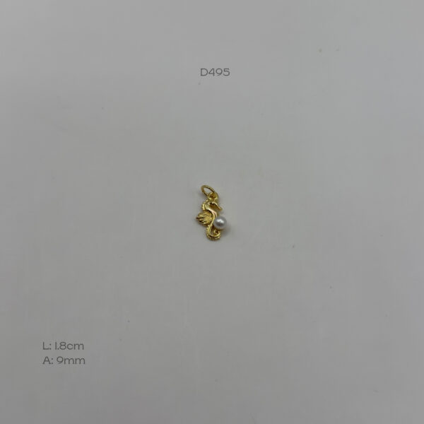 D495
